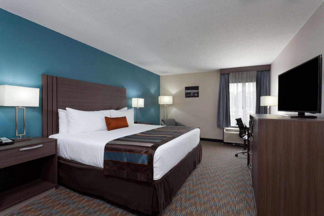 Nobile Parkway At Celebration Orlando Very Close To Theme Parks Hotel